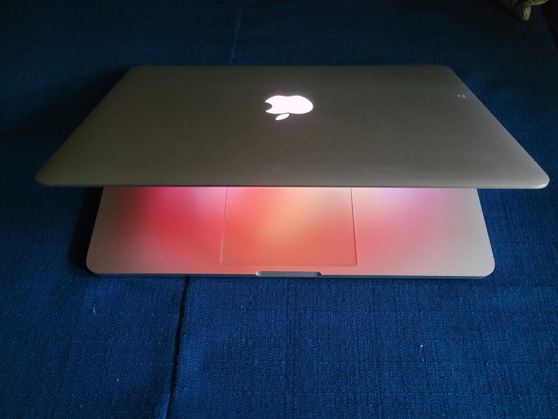 Macbook Pro - 2.5K Retina 227 ppi, i5, 8GB RAM, 256GB SSD, MagSafe 2