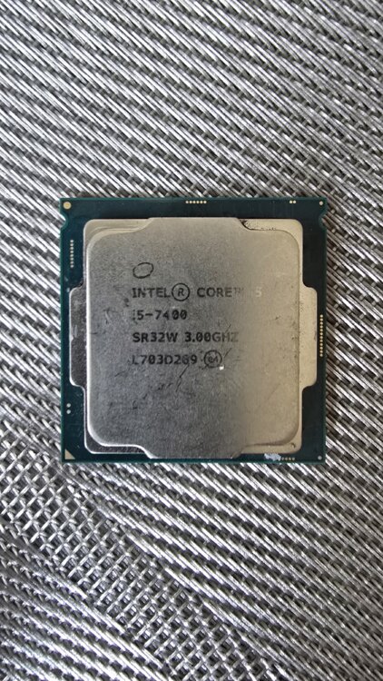 В отличном состоянии процессор i5 7400