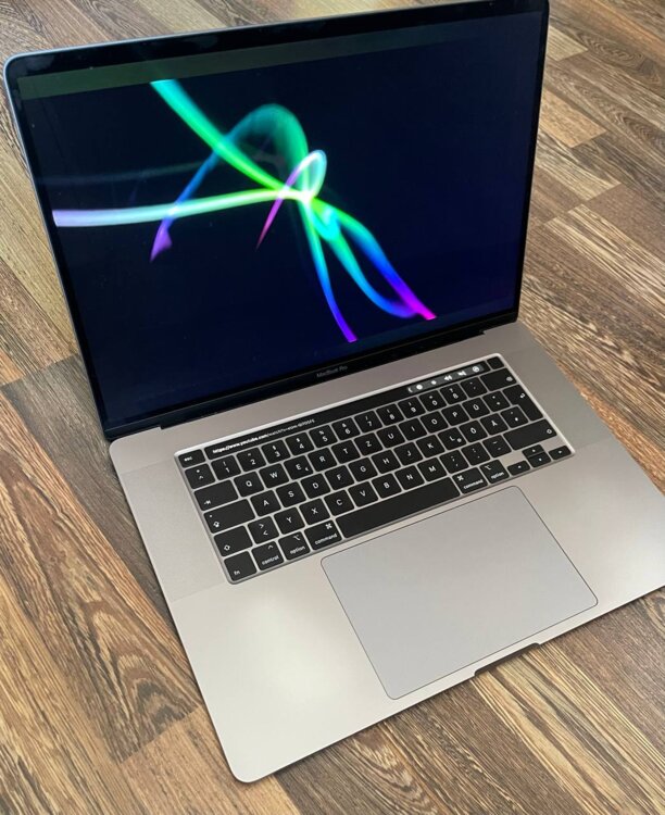 Apple Macbook Pro 16 2019 Pro / i9 / 32gb ram / 1000gb SSD 820 $