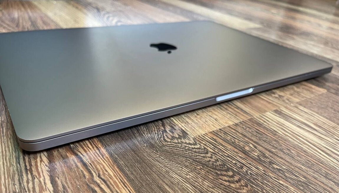 Apple Macbook Pro 16 2019 Pro / i9 / 32gb ram / 1000gb SSD 820 $