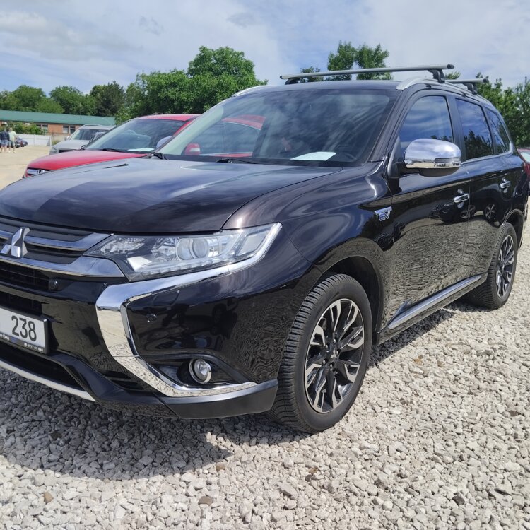 MITSUBISHI OUTLANDER phev плагин-гибрид 2015г