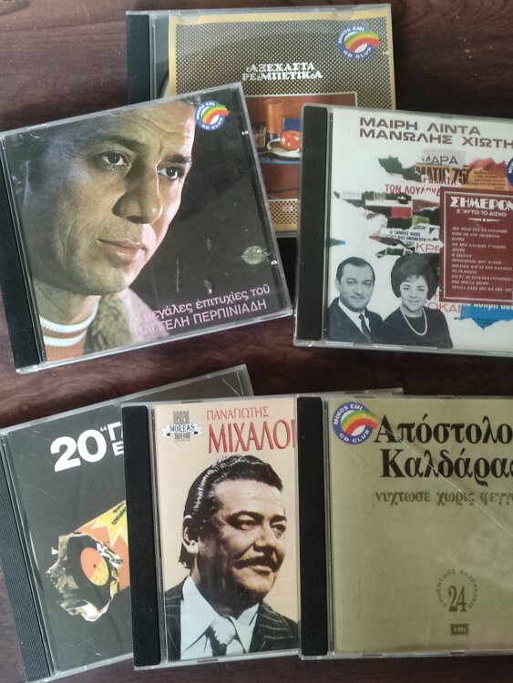 СД диски: Кулинария, Греческая музыка; Видеокассеты; Мини кассет