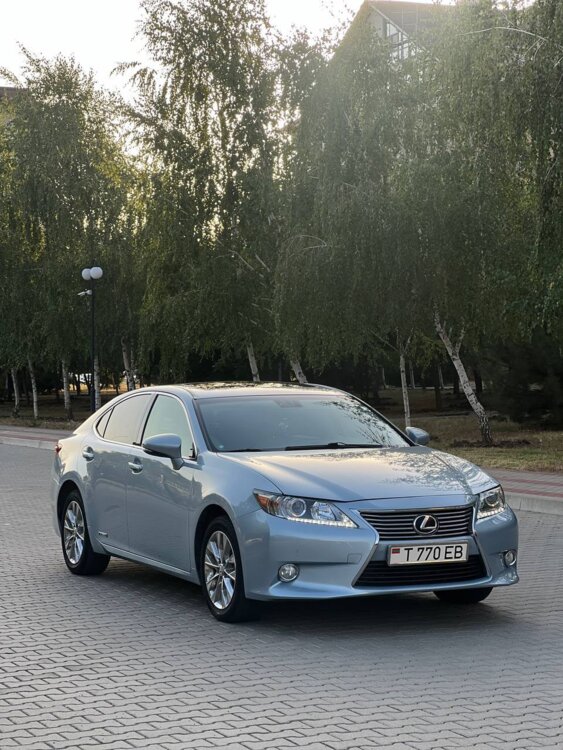 Lexus ES300h| 2.5 Hybrid| 2013 год