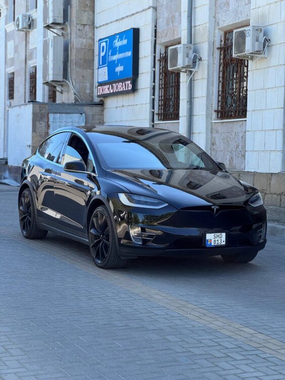Продам Tesla Model X 100D 2018 года в комплектации Premium.