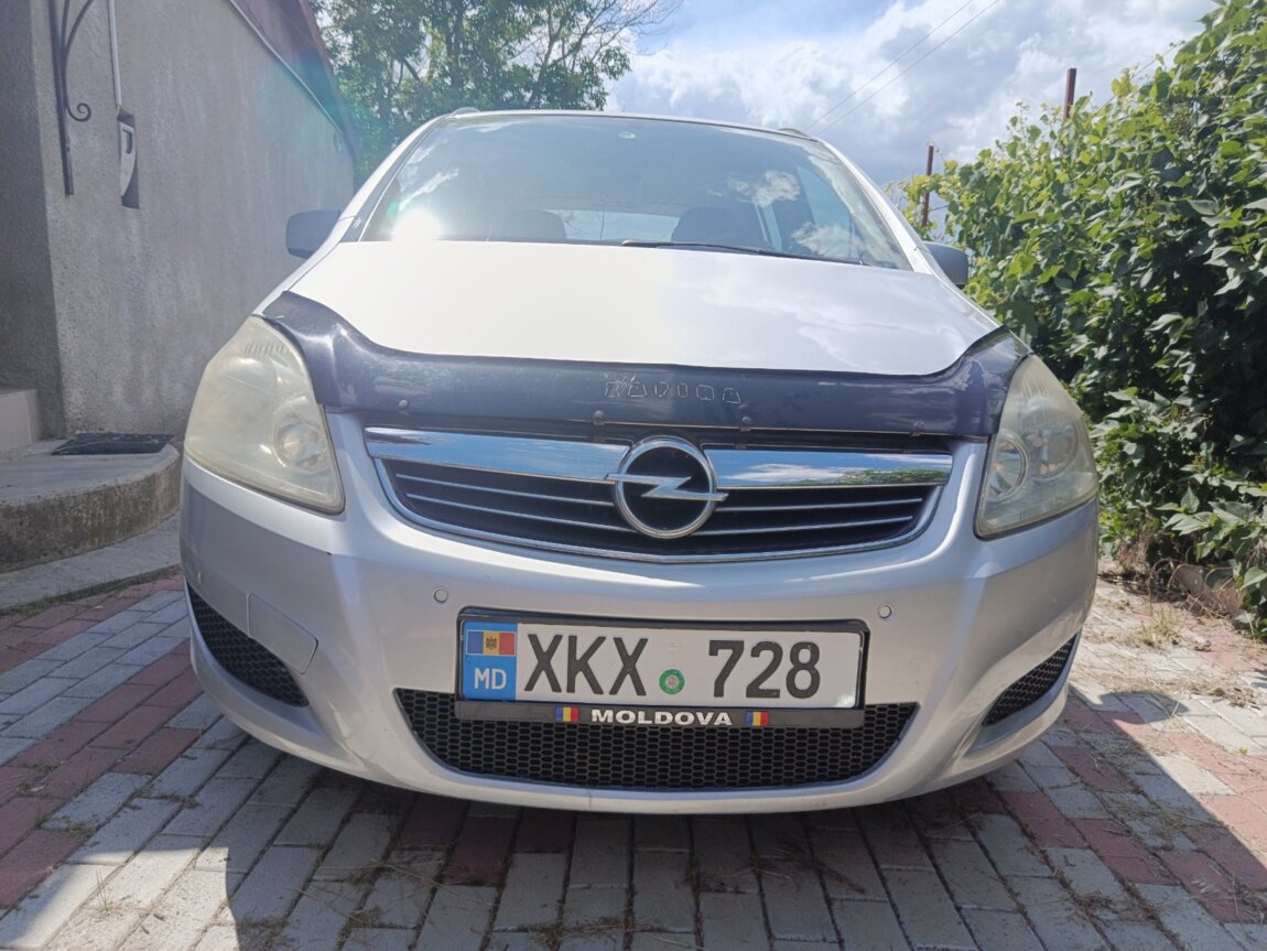 В продаже отличный автомобиль Опель Зафира B, 2009 года.