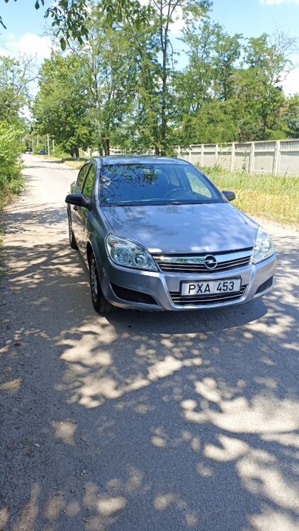Opel Astra H седан, 2010г, 1.6 Бензин!!! Нейтральные номера