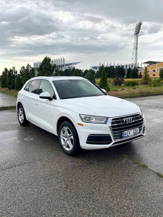 Продам Audi Q5, 2018 год, 2.0 бензин. Коробка автомат.