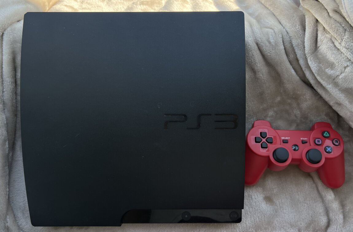 Продам PlayStation 3 slim НЕДОРОГО