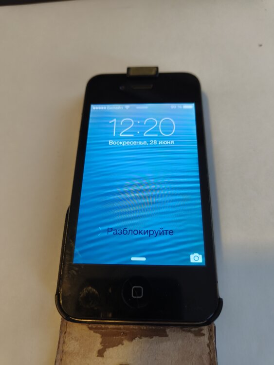 Продаю IPhone 4, black, в/у, в отличном состоянии
