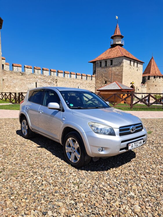 Продам Toyota Rav 4 III