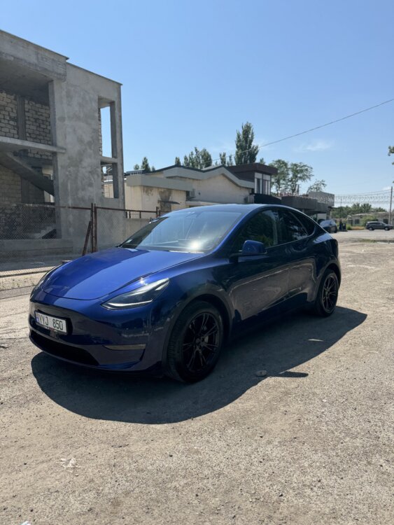 TESLA MODEL Y 2024