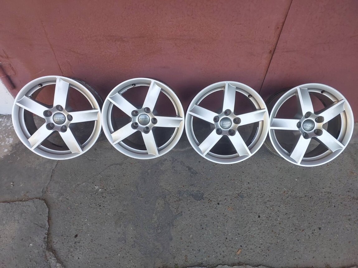 Продам диски R16 6.5J ET33. 5*112,классное состояние, колпаки одиночки