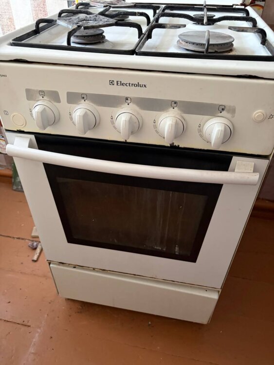 Продам газовую плиту 50/60