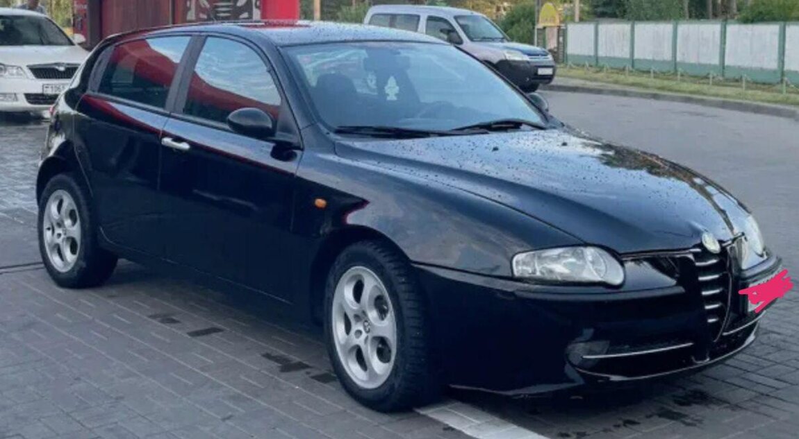 Разбирается Alfa Romeo 147, 2004 года, 1.6 бензин, цвет чёрный
