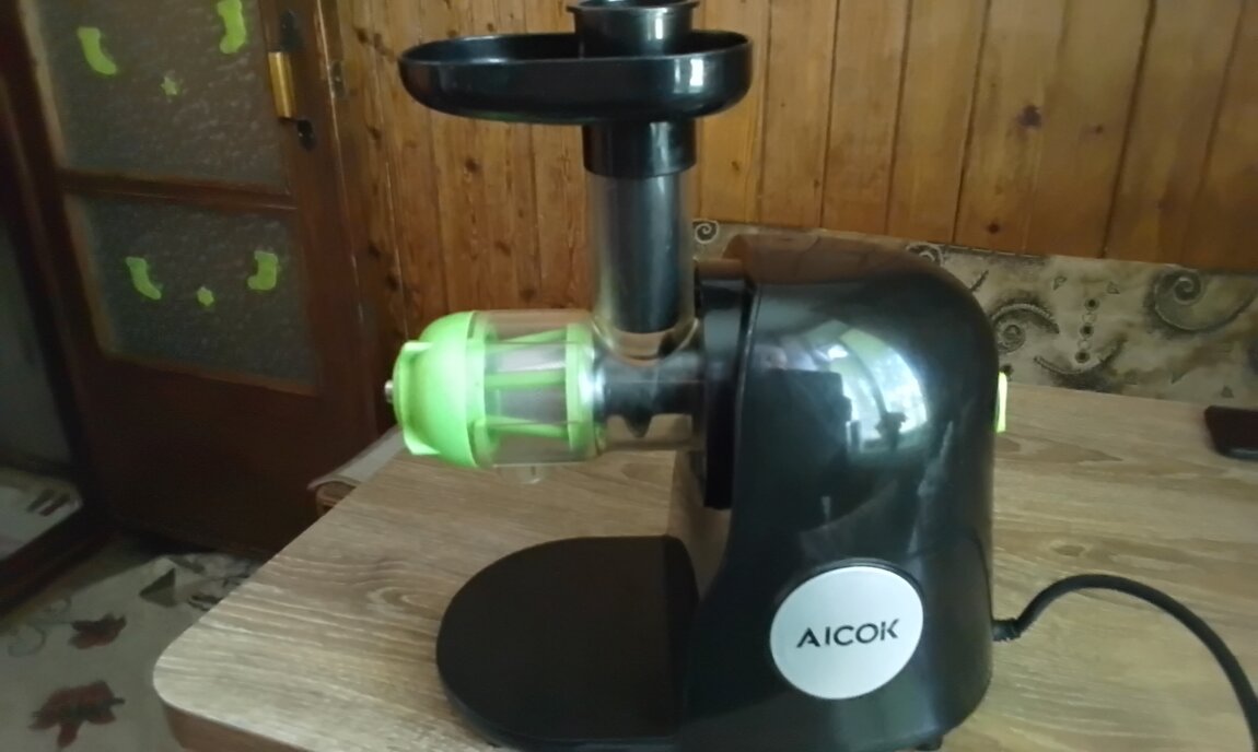 Продам горизонтальную шнековую соковыжималку aicok 120 вольт.