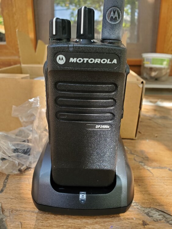 Профессиональная портативная радиостанция Motorola DP2400E