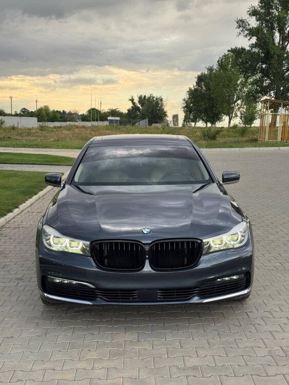 BMW 7 Series, в очень богатой комплектации!