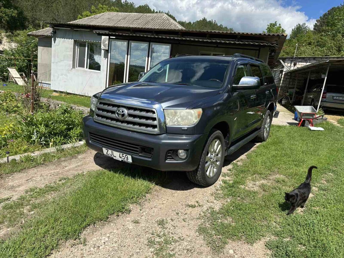 Toyota Sequoia 2010