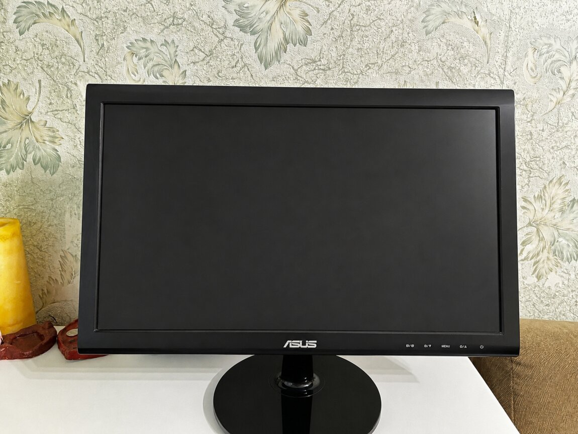 Продам монитор ASUS VS197 в хорошем рабочем состоянии.