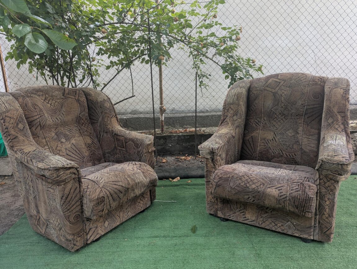 Продам комплект из двух кресел
