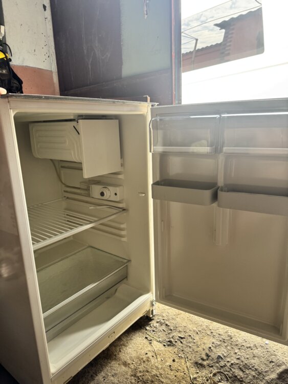 Продам маленький холодильник