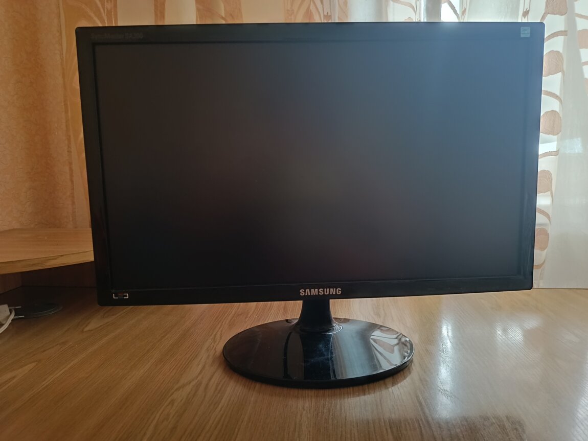 Монитор Samsung SyncMaster SA 300