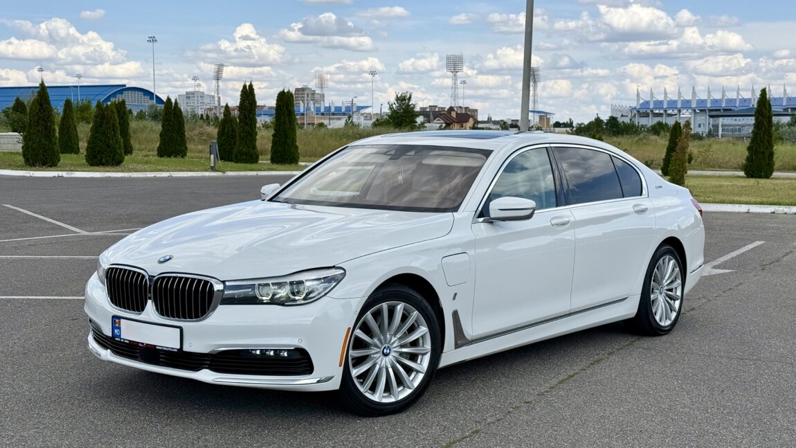 BMW 7 740 XE плагин-гибрид. Полный привод.