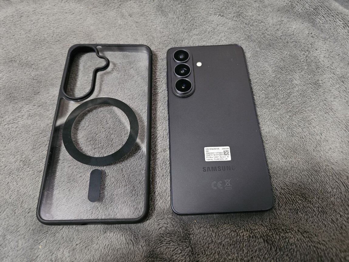 Samsung S26 12/256 состояние нового, без торга, без обмена