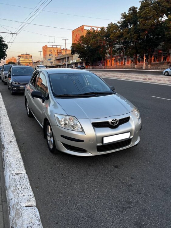 Продам Toyota Auris 2009 год d4d
