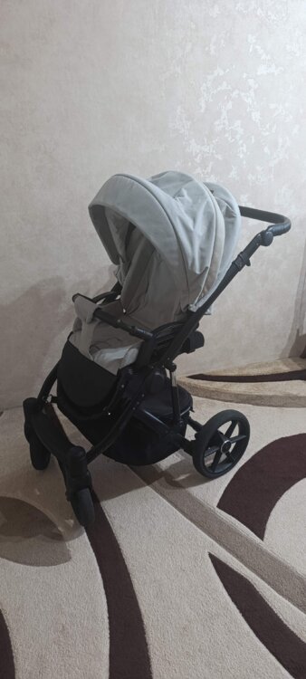 Продам детскую коляску Bexa Ideal 2 в 1