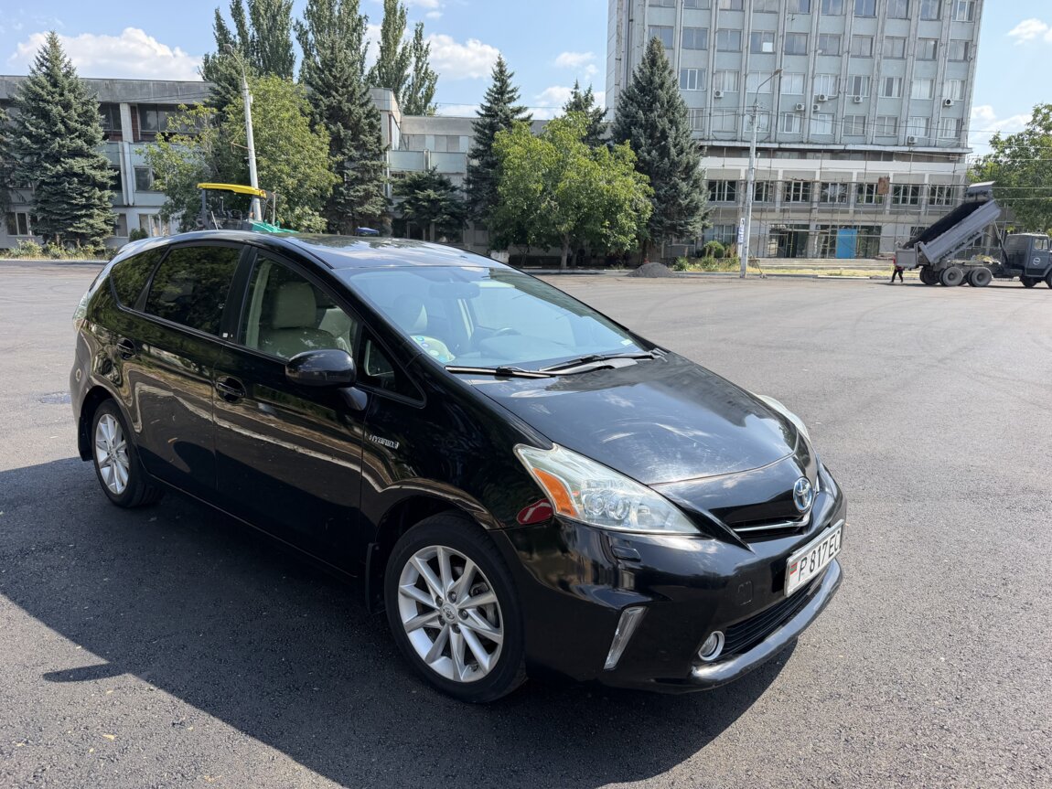 Toyota Prius V 2012 год метан 9000$