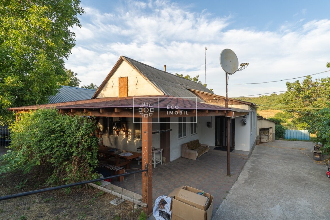 Se vinde casă cu reparație la 20 km de Chișinău în s.Sagaidac, r-ul. 95000 €
