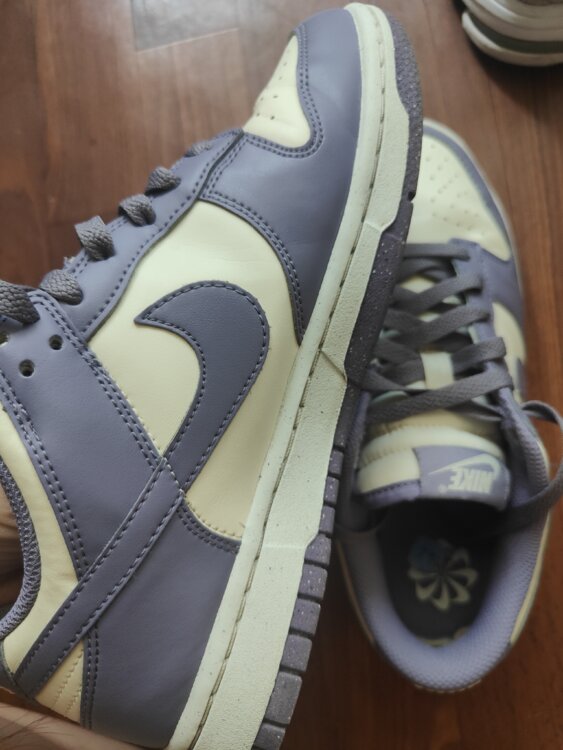 Продаю женские кроссовки Nike
