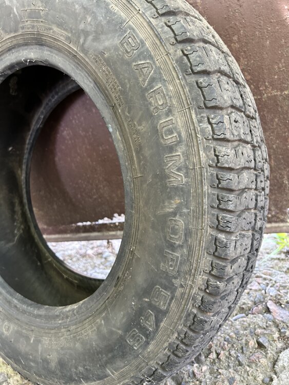 Продам одну зимнюю резину R14 100р