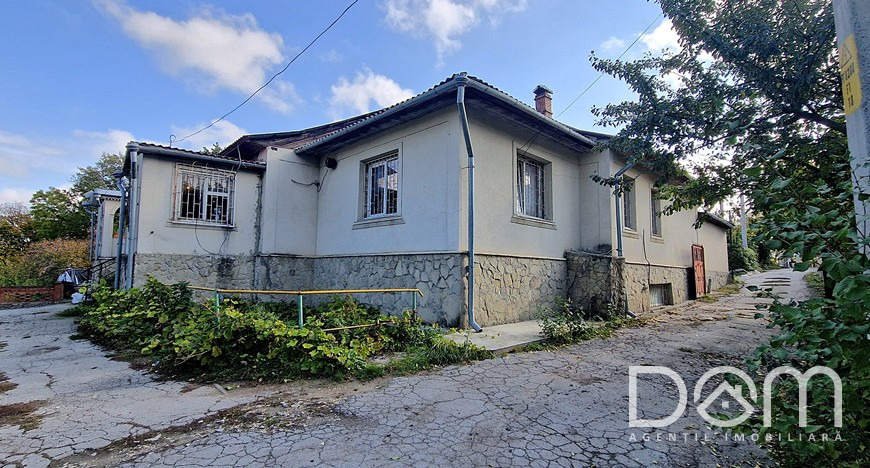 Casă lângă pădure, Durlești
