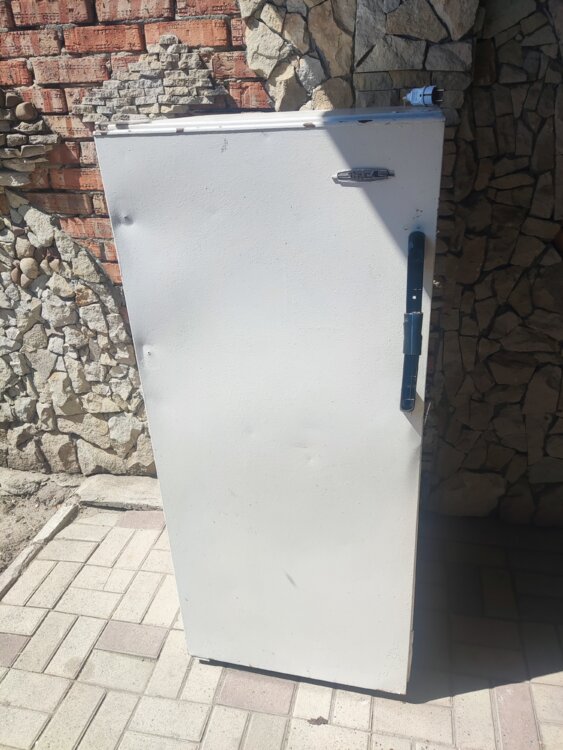 Рабочий холодильник за 400р