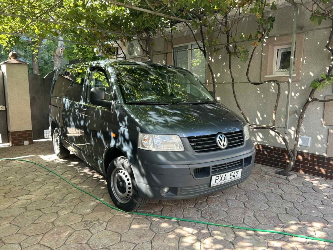 Volkswagen Transporter T5 2007 г. нейтральные номера.