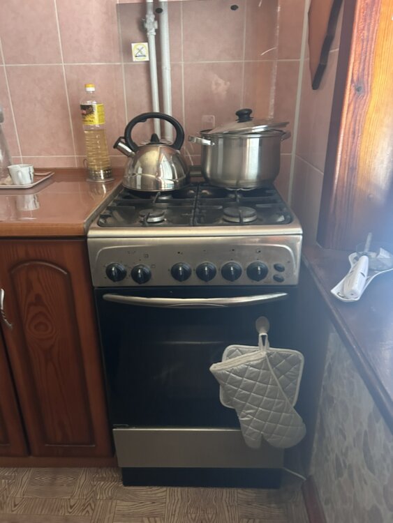 Продам полностью газовую плиту Гефест