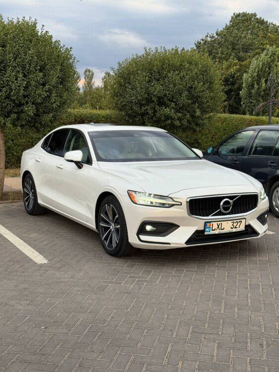 Продам Volvo S60 2020 год 2.0 бензин Пробег — 75 000 км