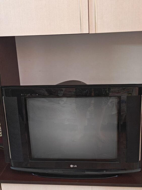 Продам ТВ LG серия Ultra Slim