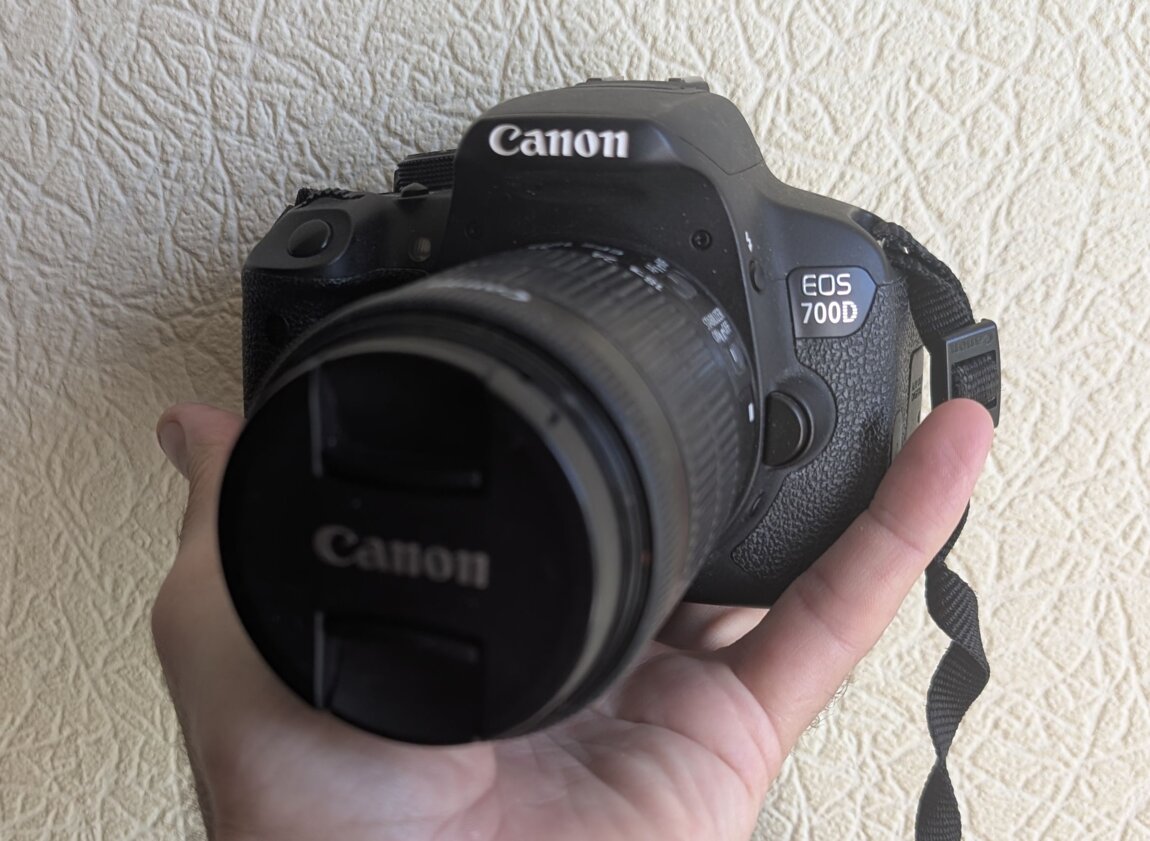 Canon EOS 700D (Хороший комплект) недорого.