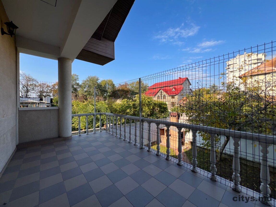 Casa - 490 m² , Chisinau 5000 €