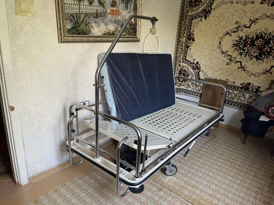 Медицинская кровать