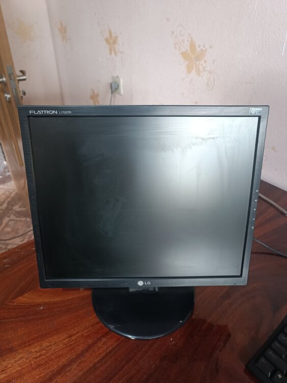 Продам монитор LG Flatron L1753TR Б. У.