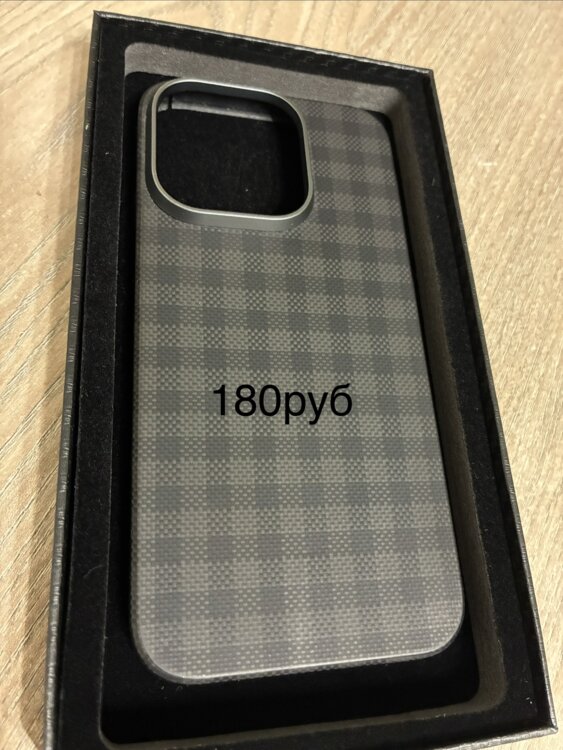iPhone 15pro - карбоновый чехол.