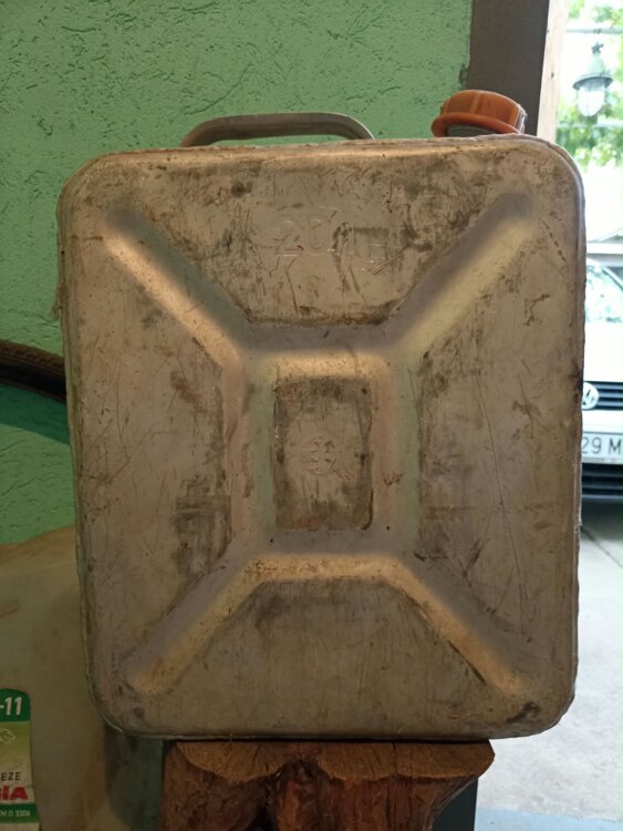 Продам канистру 20 л