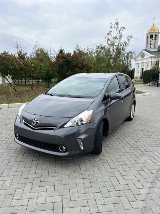 Продам Prius V 2012 Года + ГБО