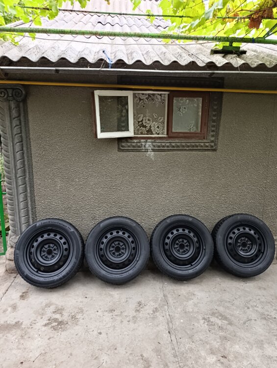 Продам б/у деревянную дверь без коробки