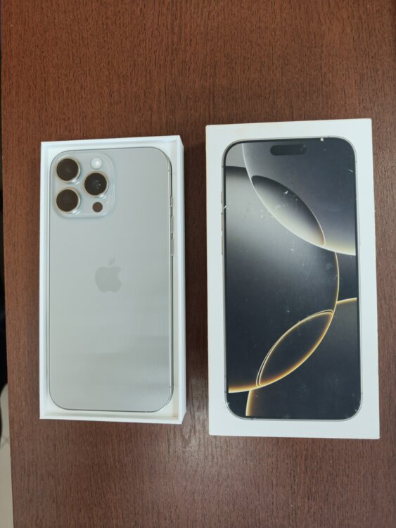 iPhone 16 Pro Max 256 Natural Titan, состояние нового. Цена-15500 руб.