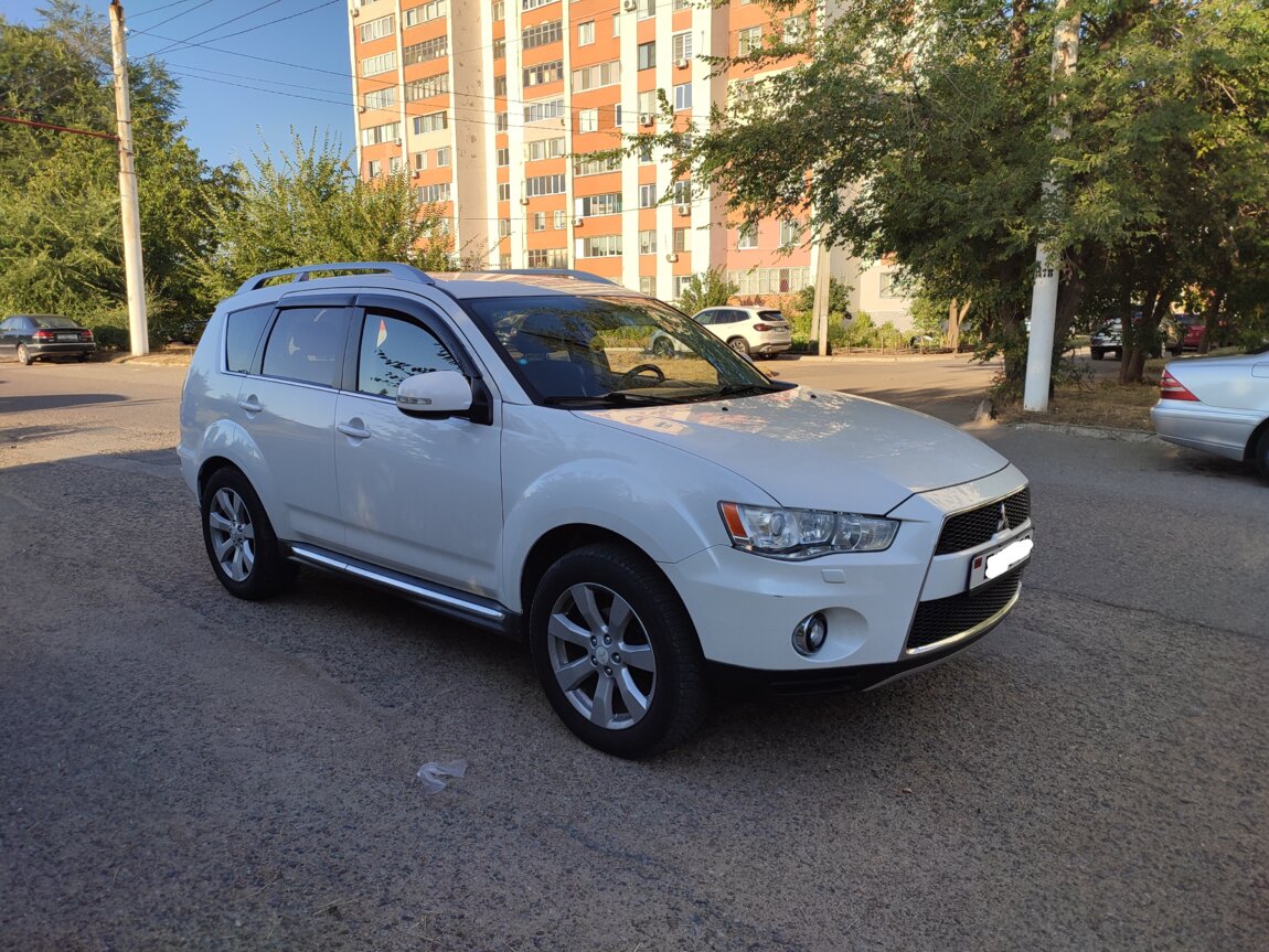 Mitsubishi Outlander 2010г 2.2 дизель, коробка Автомат
